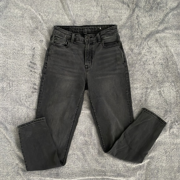 American Eagle Outfitters Women’s Black washed Mom Jeans Size 2 Regular Stretch - Picture 6 of 11